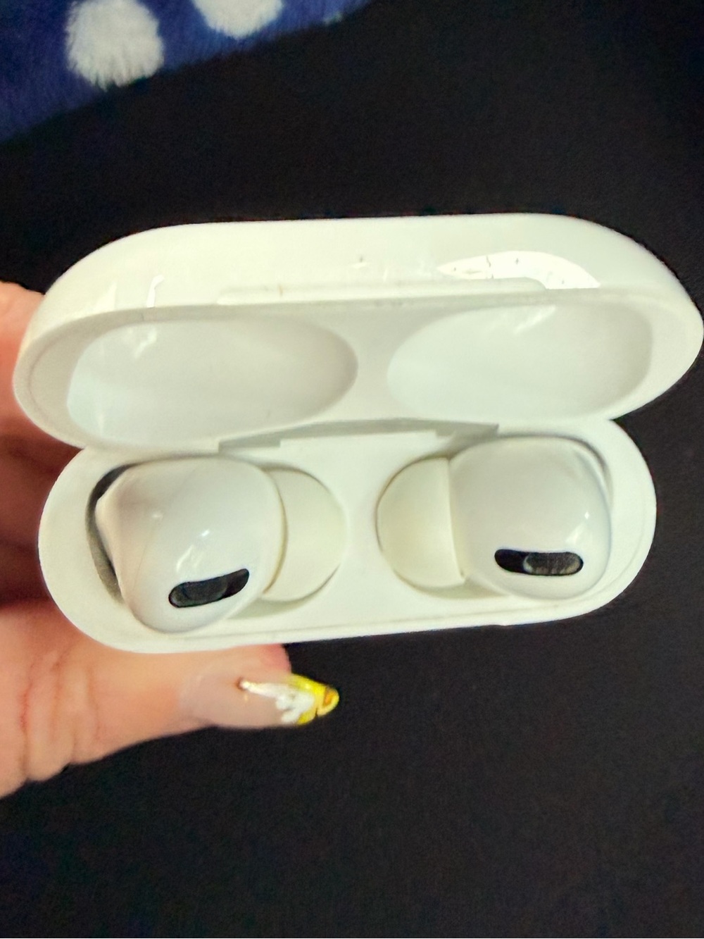 Apple AirPods Pro 1st Gen - Picture 4 of 8